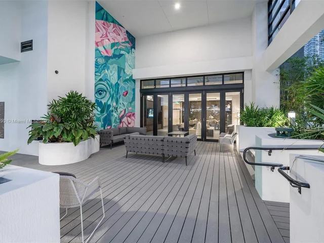 221 SW 12th St, Miami FL 33130