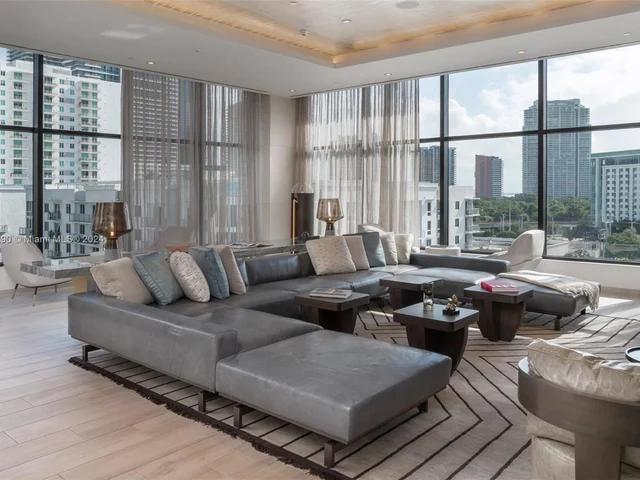 221 SW 12th St, Miami FL 33130