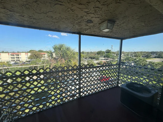 3700 NW 21st St # 409, Lauderdale Lakes FL 33311