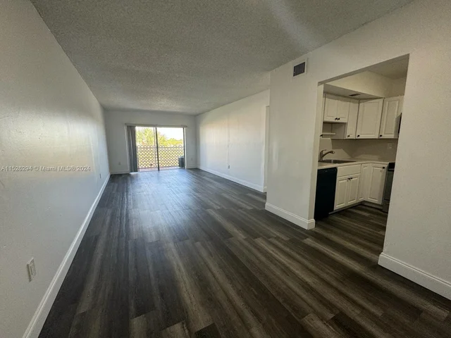 3700 NW 21st St # 409, Lauderdale Lakes FL 33311