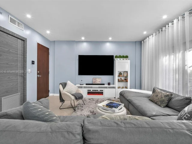 2401 N Ocean Blvd # 303, Fort Lauderdale FL 33305