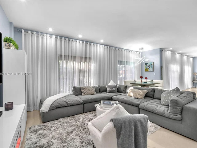 2401 N Ocean Blvd # 303, Fort Lauderdale FL 33305