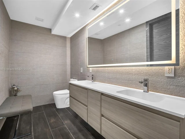 2401 N Ocean Blvd # 303, Fort Lauderdale FL 33305