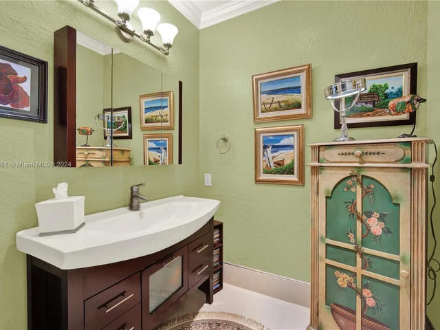 16022 SW 55th Ter, Miami FL 33185