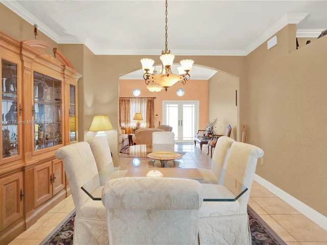 16022 SW 55th Ter, Miami FL 33185