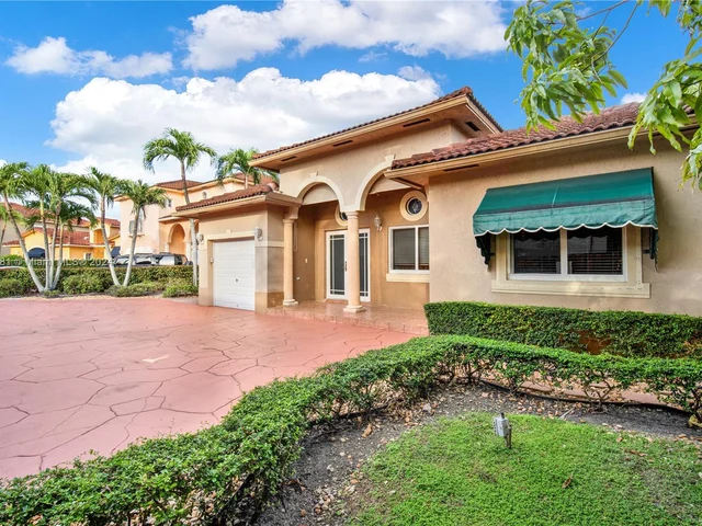 16022 SW 55th Ter, Miami FL 33185