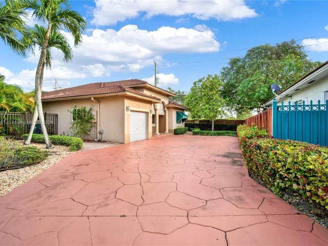 16022 SW 55th Ter, Miami FL 33185