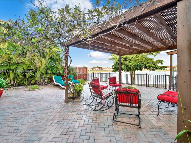 16022 SW 55th Ter, Miami FL 33185