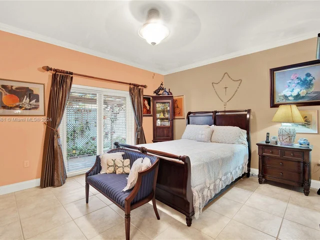 16022 SW 55th Ter, Miami FL 33185