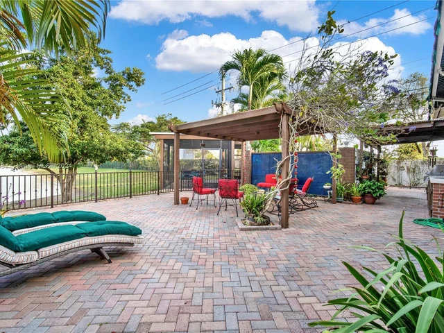 16022 SW 55th Ter, Miami FL 33185