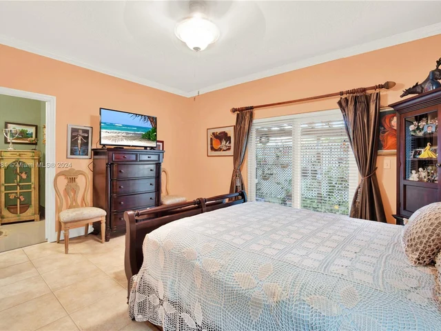 16022 SW 55th Ter, Miami FL 33185