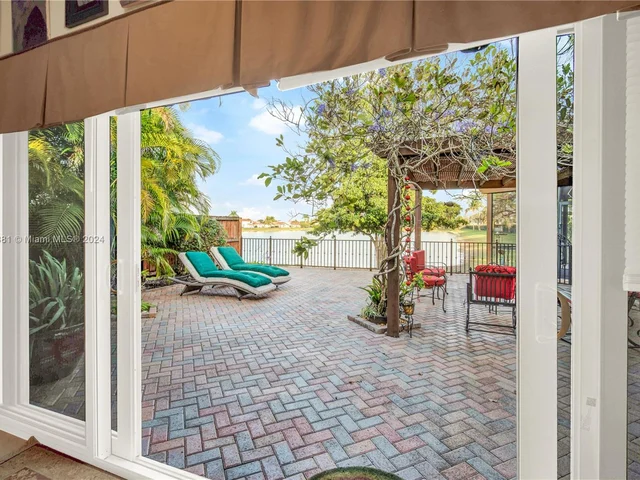 16022 SW 55th Ter, Miami FL 33185