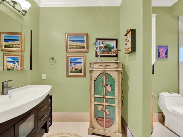 16022 SW 55th Ter, Miami FL 33185