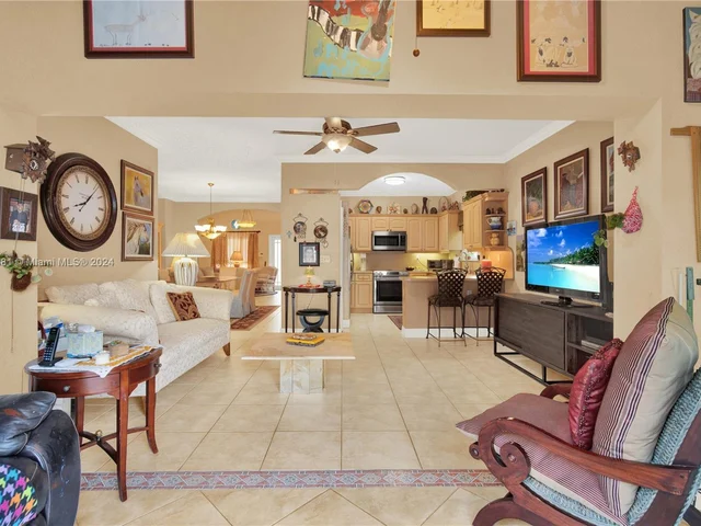 16022 SW 55th Ter, Miami FL 33185