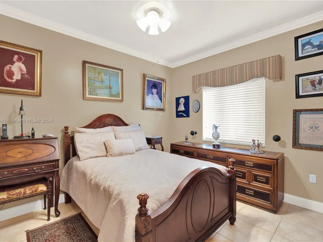 16022 SW 55th Ter, Miami FL 33185