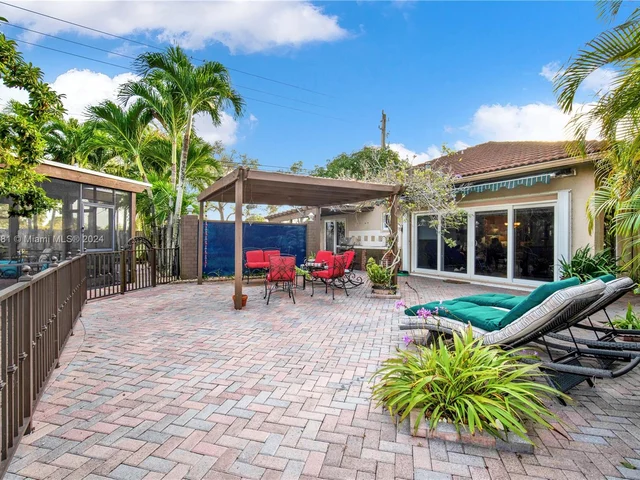 16022 SW 55th Ter, Miami FL 33185