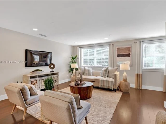 623 NE 8th Ave, Fort Lauderdale FL 33304