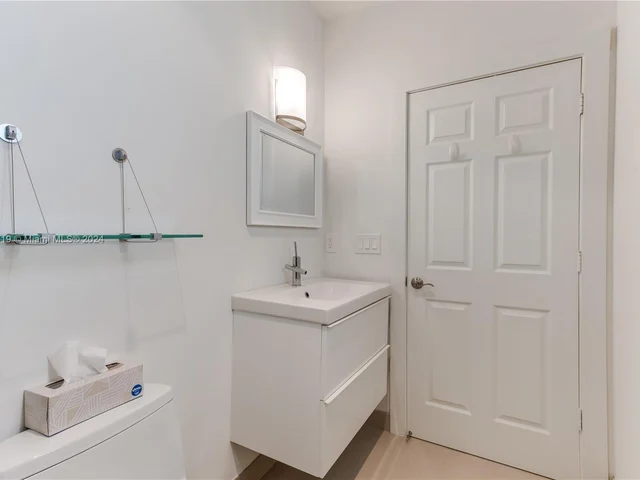 623 NE 8th Ave, Fort Lauderdale FL 33304