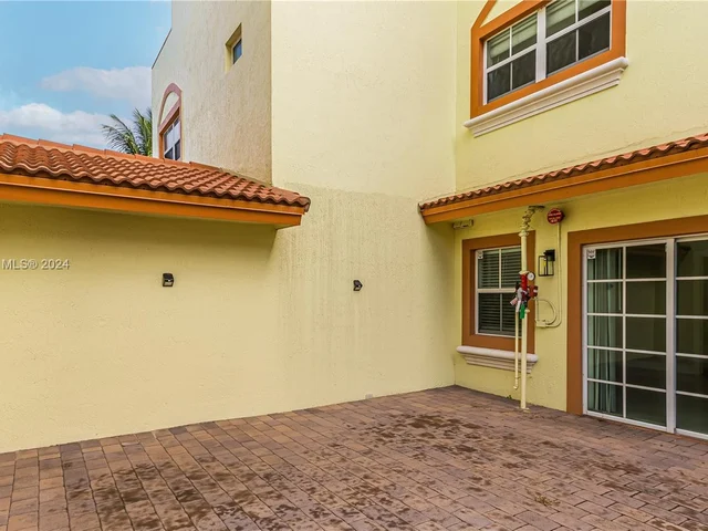 623 NE 8th Ave, Fort Lauderdale FL 33304