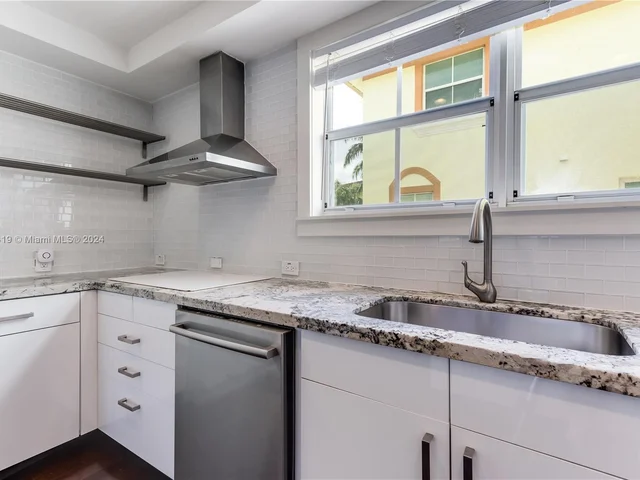 623 NE 8th Ave, Fort Lauderdale FL 33304