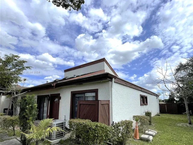 1744 NW 71st Ave # 117, Plantation FL 33313