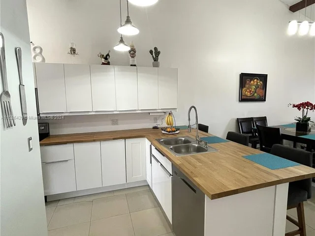 1744 NW 71st Ave # 117, Plantation FL 33313