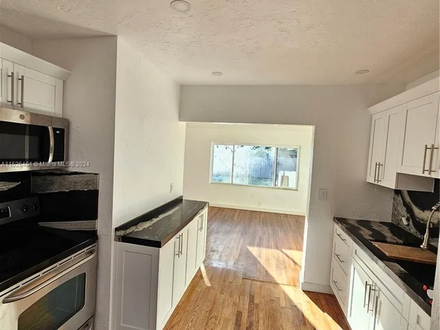 300 SW 38th Ct, Miami FL 33134