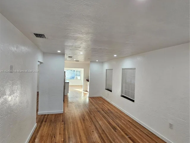 300 SW 38th Ct, Miami FL 33134