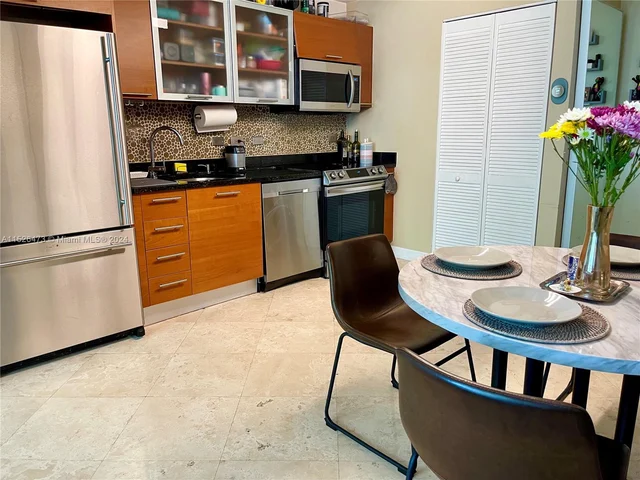 3470 E Coast Ave # H0906, Miami FL 33137