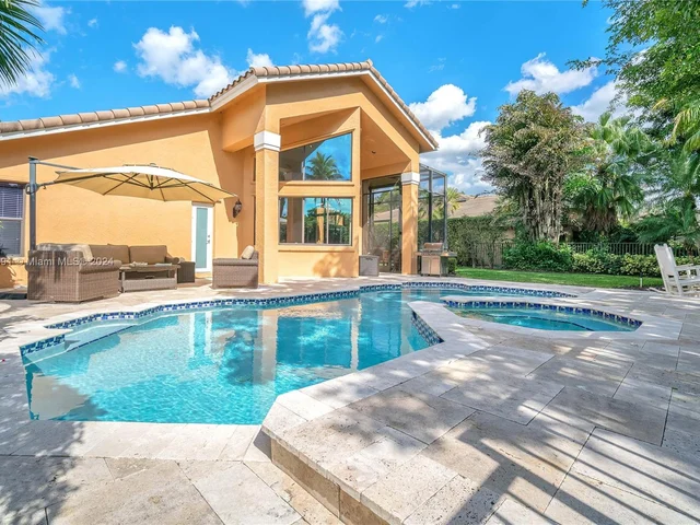 1020 Creekford Dr, Weston FL 33326