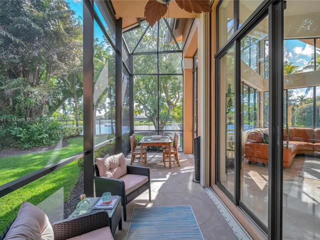 1020 Creekford Dr, Weston FL 33326