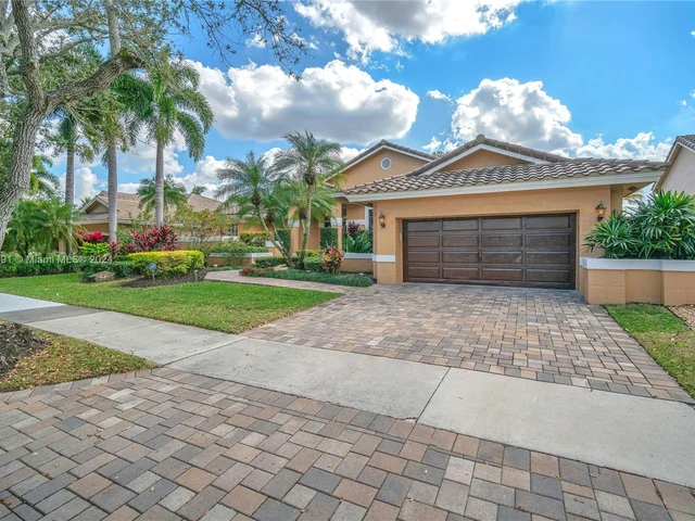 1020 Creekford Dr, Weston FL 33326