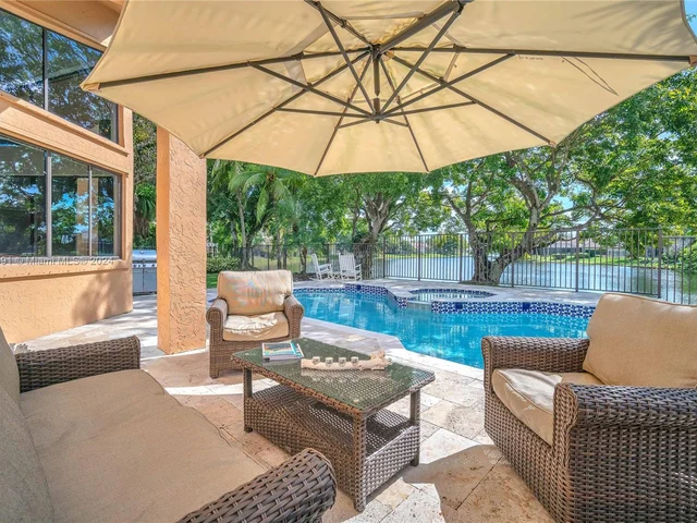 1020 Creekford Dr, Weston FL 33326