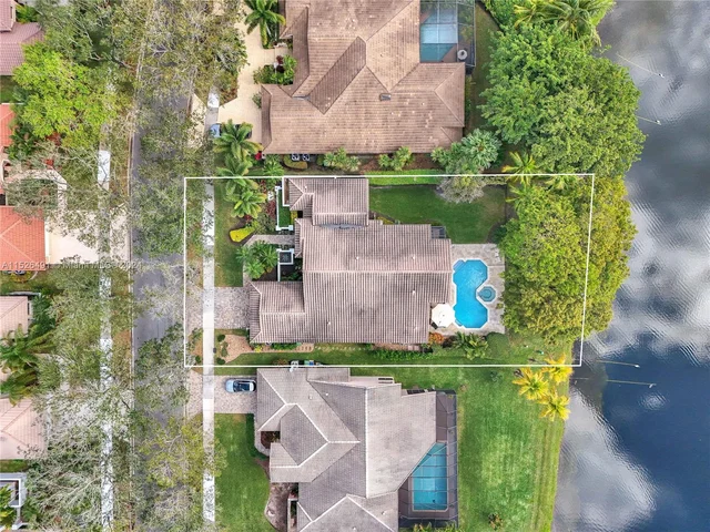 1020 Creekford Dr, Weston FL 33326