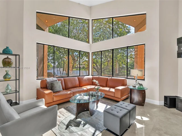 1020 Creekford Dr, Weston FL 33326