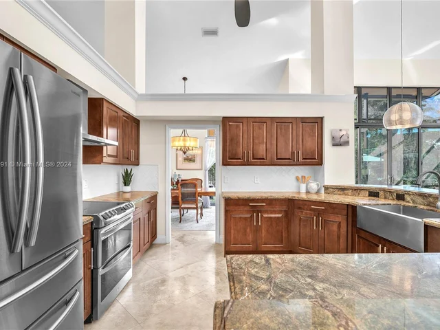 1020 Creekford Dr, Weston FL 33326