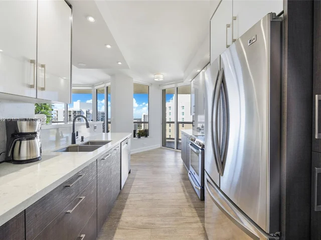 20191 E Country Club Dr # 2704, Aventura FL 33180