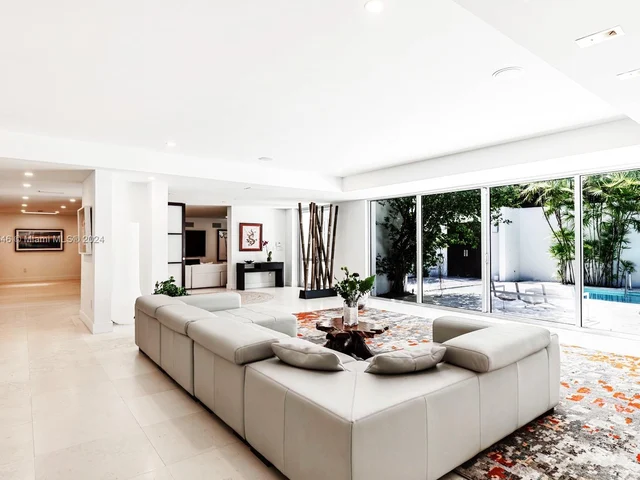 5001 SW 76th St, Miami FL 33143