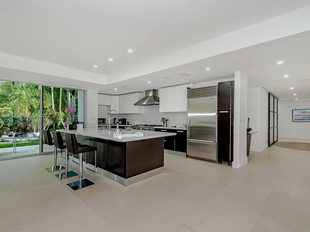 5001 SW 76th St, Miami FL 33143