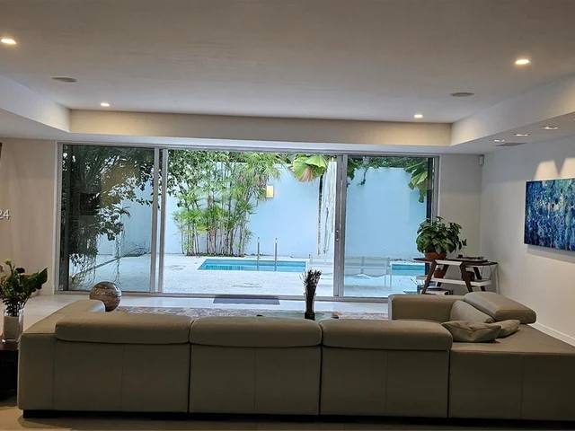 5001 SW 76th St, Miami FL 33143