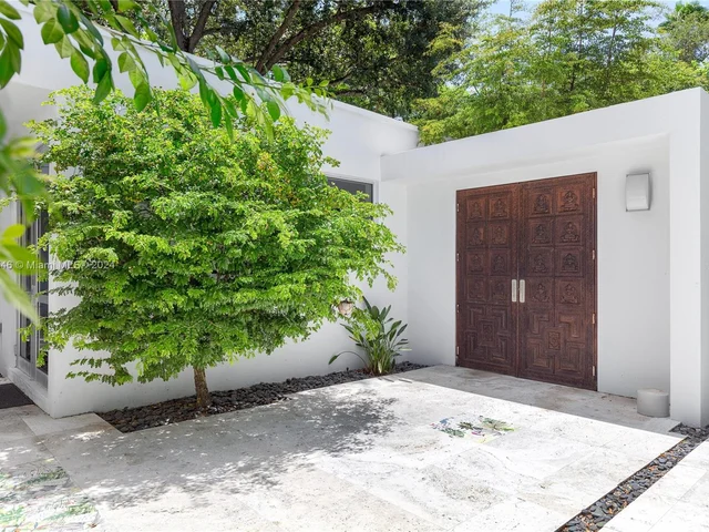 5001 SW 76th St, Miami FL 33143