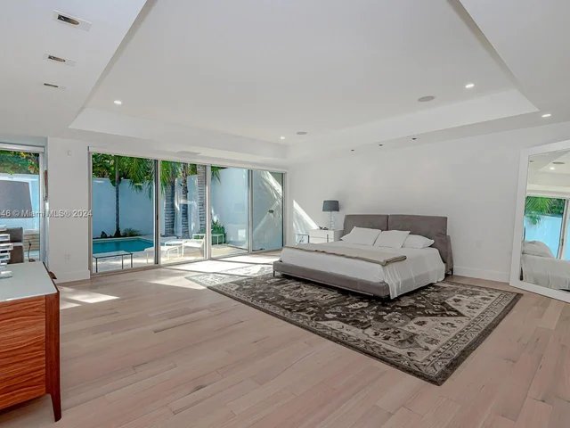 5001 SW 76th St, Miami FL 33143