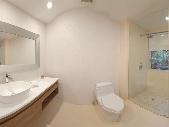 5001 SW 76th St, Miami FL 33143