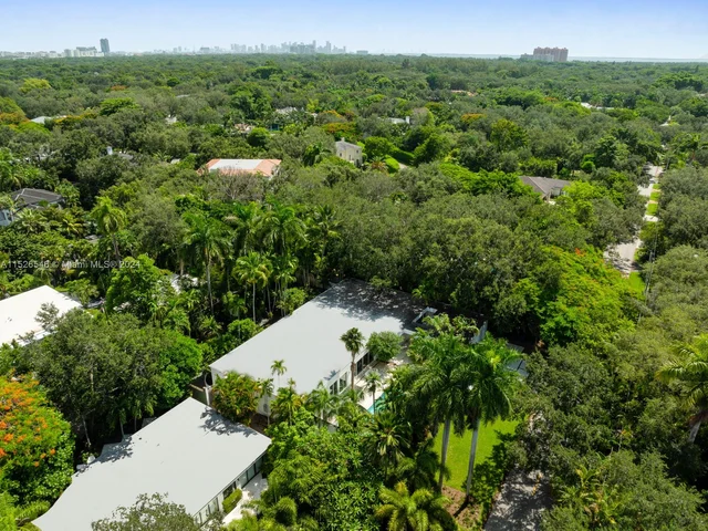 5001 SW 76th St, Miami FL 33143