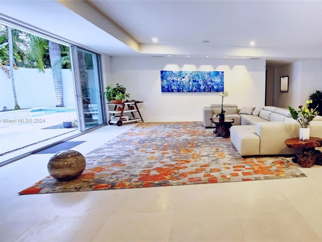 5001 SW 76th St, Miami FL 33143