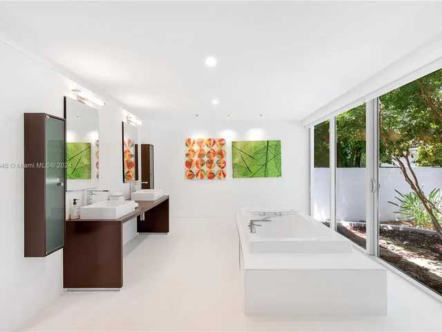 5001 SW 76th St, Miami FL 33143