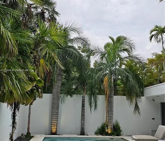 5001 SW 76th St, Miami FL 33143