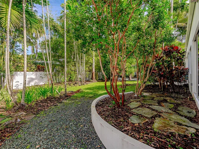 5001 SW 76th St, Miami FL 33143