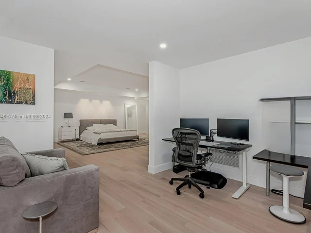 5001 SW 76th St, Miami FL 33143