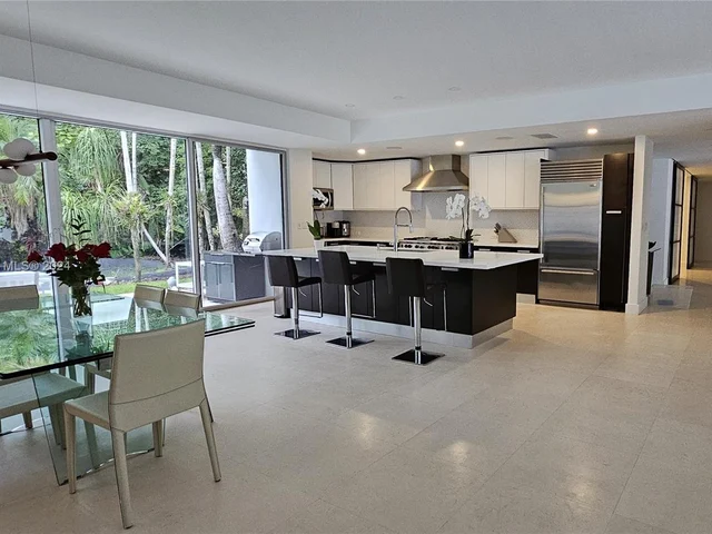 5001 SW 76th St, Miami FL 33143